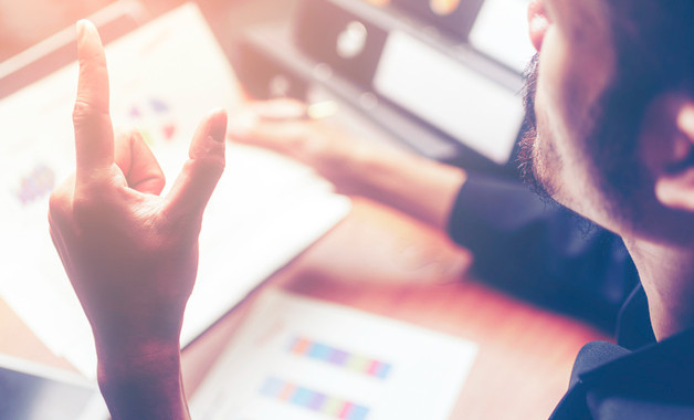 關(guān)于村支部書記的述職報告